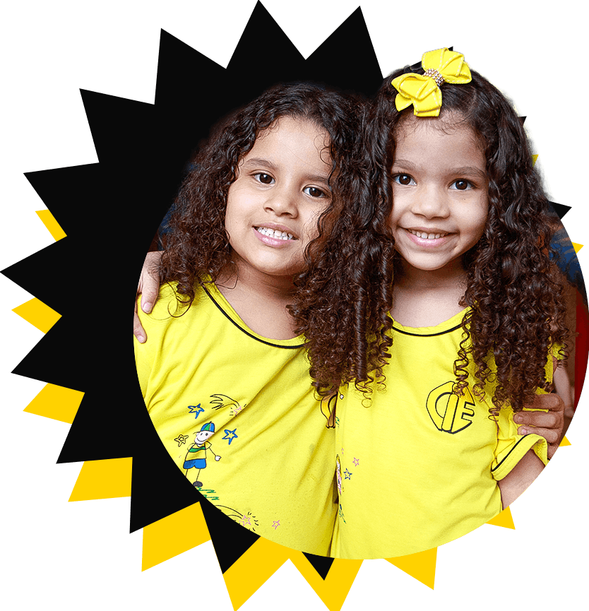 Crianças participando de atividades da Educação Infantil do Colégio CEI
