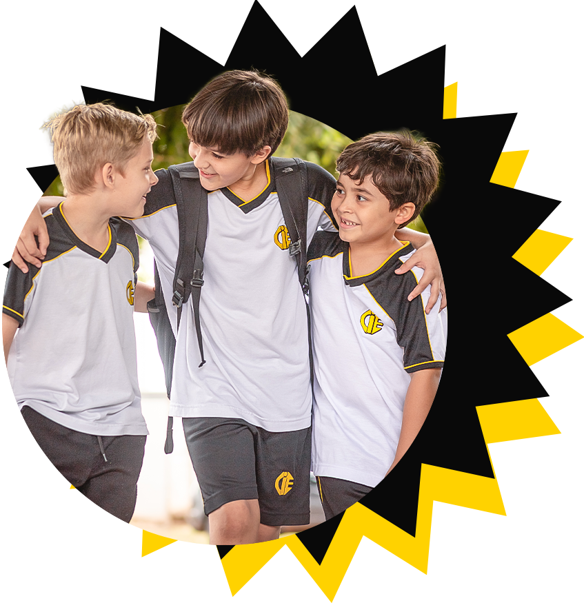 Crianças participando de atividades do Ensino Fundamental Anos Inicias e Finais do Colégio CEI